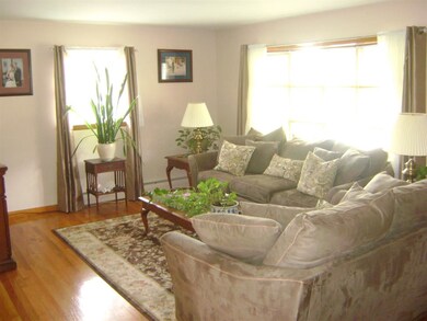 8 Mohawk Ave, Troy, NY 12180 - photo 2