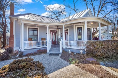 111 W Hackberry St, Fredericksburg, TX 78624 - photo 4