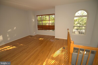 2509 James Madison Cir, Herndon, VA 20171 - photo 4