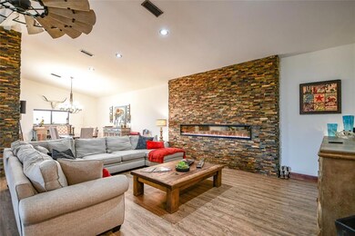 201 Marigold Ct, Granbury, TX 76049 - photo 6