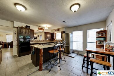 1402 Shannon Cir, New Braunfels, TX 78130 - photo 6