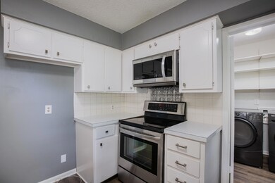 1609 W Berkeley St-10