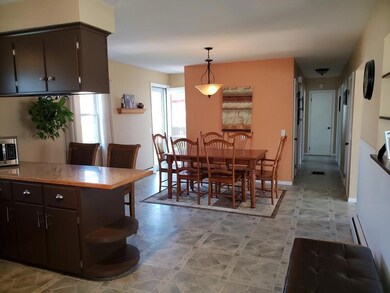 Kitchen Dining area