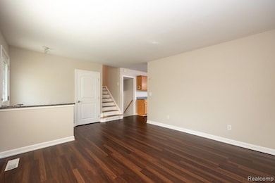 29046 Lyndon St, Livonia, MI 48154 - photo 3