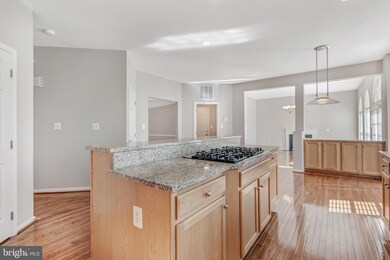 2072 Powells Landing Cir, Woodbridge, VA 22191 - photo 5