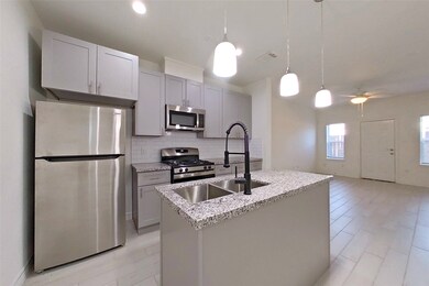 7209 Carver Rd unit B, Houston, TX 77088 - photo 2