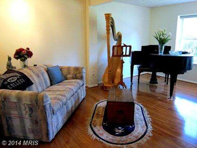 8138 Willowdale Ct, Springfield, VA 22153 - photo 3