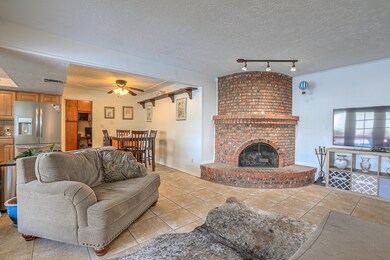 6605 Hensch Ave NE, Albuquerque, NM 87109 - photo 3