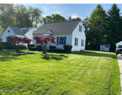 24 Delaware Ave, Pittsfield, MA 01201 - photo 3