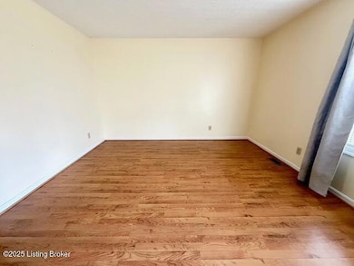 600 Ewing Ln, Jeffersonville, IN 47130 - photo 2