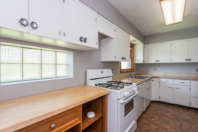 2836 N Lewis Ave, Waukegan, IL 60087 - photo 3