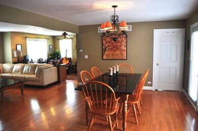 260 Melody Ln unit 1, Carpentersville, IL 60110 - photo 5