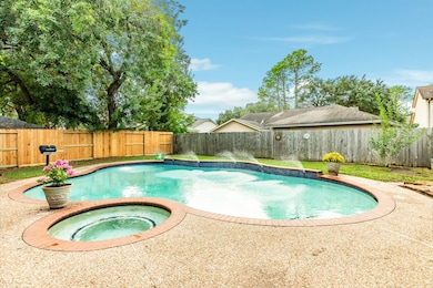 15006 Seahorse Dr, Houston, TX 77062 - photo 4