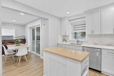 16 Piermont Ct, Melville, NY 11747 - photo 7