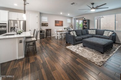Spacious Great Room w Tile