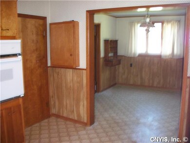 Kitchen Spacious Eat-In Room