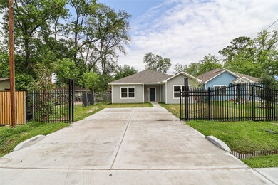 5817 Gaston St unit A, Houston, TX 77016 - photo 2