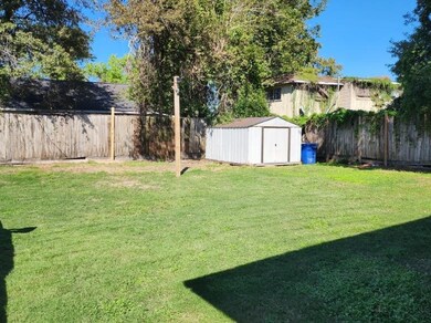 607 E Crosstimbers St, Houston, TX 77022 - photo 4