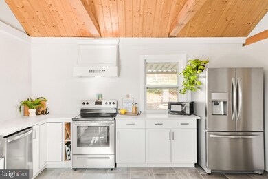 802 Tritapoe Dr, Knoxville, MD 21758 - photo 2