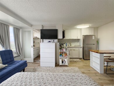 Five Regents unit 1606, Honolulu, HI 96818 - photo 4