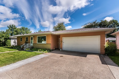 907 S 19th St, Grand Forks, ND 58201 - photo 4