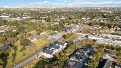 5006 Carmen St, Houston, TX 77033 - photo 7