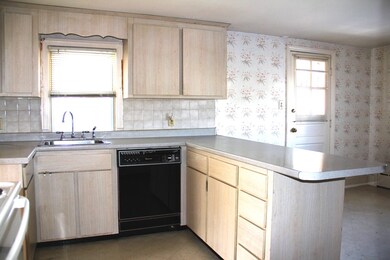 14 Cutler St, Lawrence, MA 01843 - photo 3