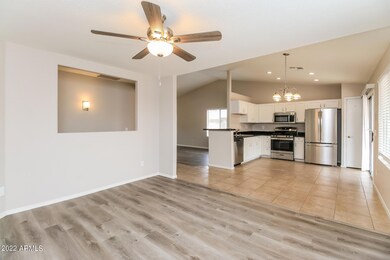 005-photo-dining-room-9482003