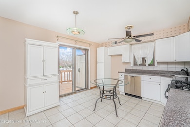 318 Travis Ave, Staten Island, NY 10314 - photo 6