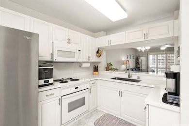 Country Club Village 5 unit 2010, Honolulu, HI 96818 - photo 6