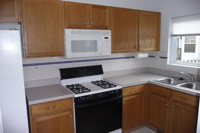 2418 Courtyard Cir unit 2, Aurora, IL 60506 - photo 5