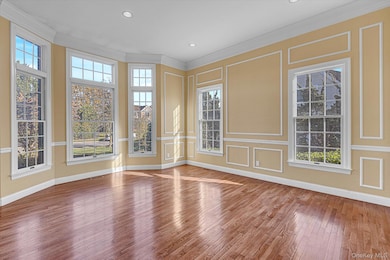 135 Elmwood Dr, Dix Hills, NY 11746 - photo 7