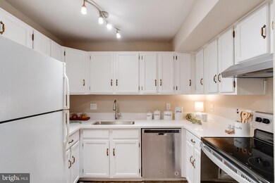 1053 W Barre St, Baltimore, MD 21230 - photo 6