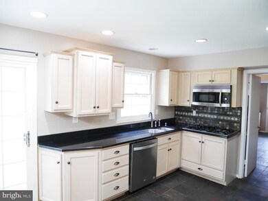 15802 Penn Manor Ln, Bowie, MD 20716 - photo 3