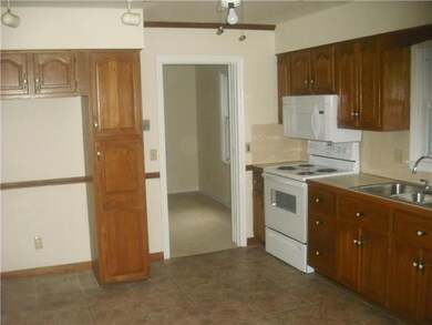 5483 Bradbury Ln, Columbus, OH 43232 - photo 4