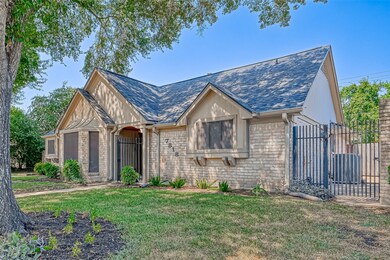 7818 Maple Tree Dr, Houston, TX 77088 - photo 5