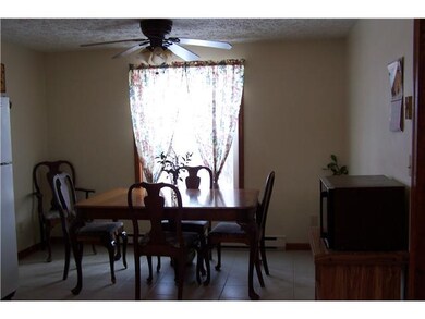Dining Room. Kitchen eat-in area fits a large tabl