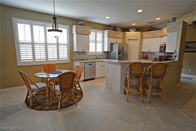 Kitchen & Dinette w/Breakfast Bar