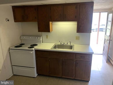 2152 Farmington Ave unit B, Boyertown, PA 19512 - photo 4