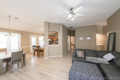 1604 S Narcissus Place, Broken Arrow, OK 74012 - photo 4