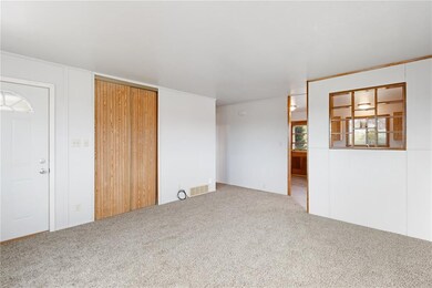 1210 16th St SW, Cedar Rapids, IA 52404 - photo 3