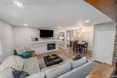 102 Pinewood Cir, Plymouth, MI 48170 - photo 2