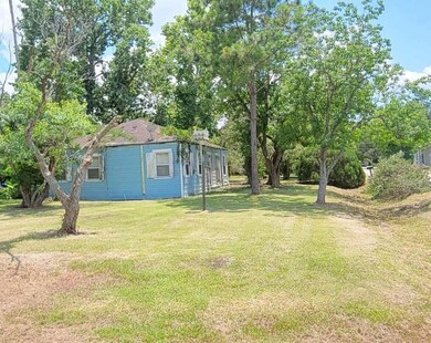 324 Avenue D, Bay City, TX 77414 - photo 2