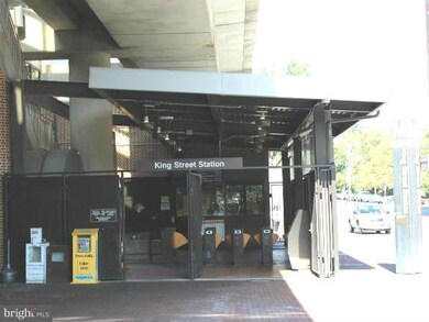 121 E Taylor Run Pkwy, Alexandria, VA 22314 - photo 5