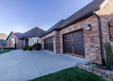 House Nixa006