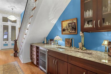 Great use of space for the bar.