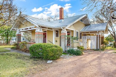 111 W Travis St, Fredericksburg, TX 78624 - photo 4