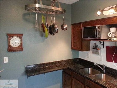 418 W Lapeer St, Lansing, MI 48933 - photo 7