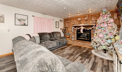 Family Room (3)