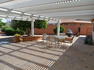 SPACIOUS FLAGSTONE PATIO
